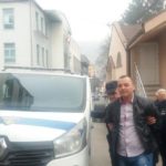 Usmrtio policajca, pa jurcao cestom?