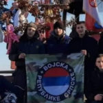 Omladina u Lukavcu slavi Božić uz obilježja nepostojeće vojske Republike Srpske: Najteži zločini, genocid, opsade…