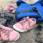 Da srce pukne: More izbacilo dječije cipelice stradalih sirijskih mališana