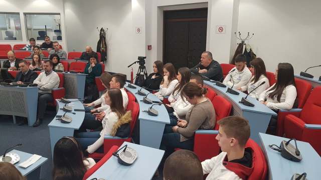 Mladi iz Bijelog Polja nisu zadovoljni sa pažnjom koju lokalne uprave i nevladin sektor posvećuju mladima na sjeveru Crne Gore