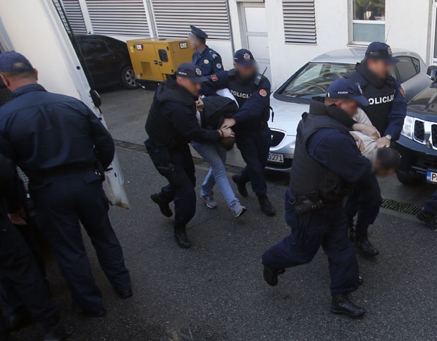 Pljevlja – Maloletnik opljačkao prodavnicu: Rasvetljeno razbojništvo u ”Slatkoj kući”