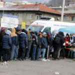 Roštilj kod Medenog za migrante na Autobuskoj stanici u Tuzli