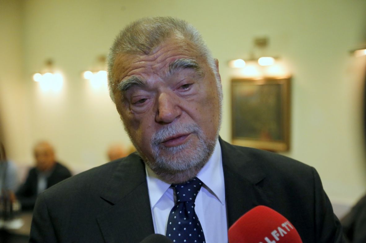 Mesić: 9. januara slave zločine, Beograd i Zagreb neka ostave BiH na miru!