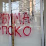 U Beogradu na prostorijama IUNP-a ispisani grafiti mržnje “Srbima srpsko”