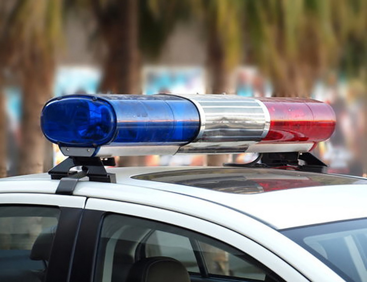 Šef novopazarske policije u Kragujevcu službenim vozilom udario automobil, pa u banderu
