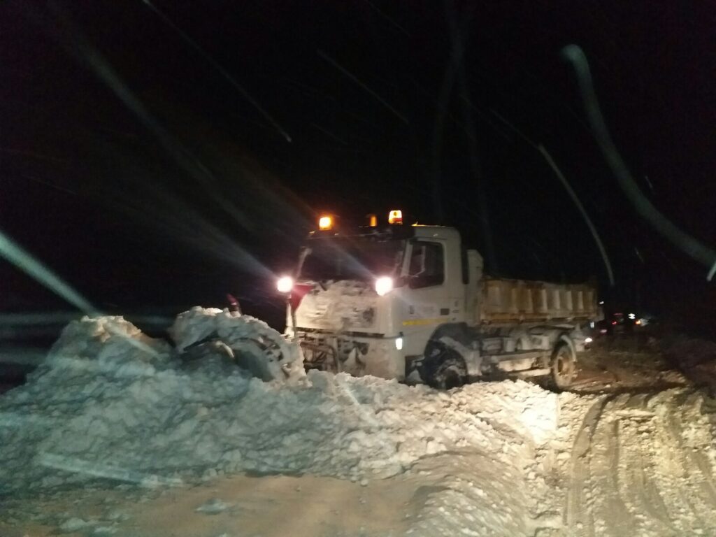 Putari i policija iz smetova kod Aljinovića oslobodili pet vozila (video)