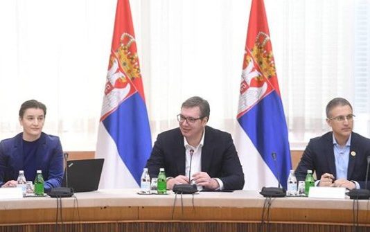 Vučić i Brnabić na sastanku sa svim institucijama koje učestvuju u borbi protiv Korone – Predsjednik Srbije večeras se obraća javnosti