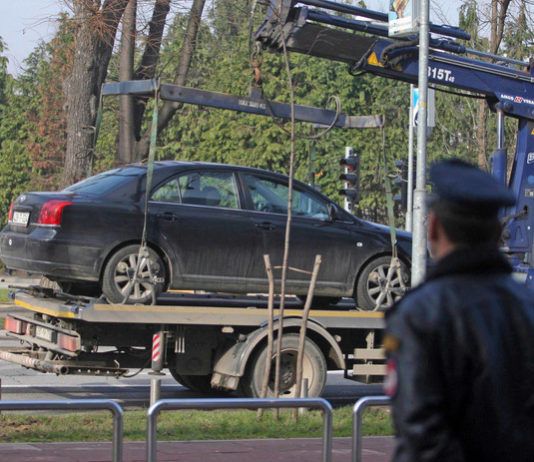Uhapšen nasilnik: Napao radnika parking servisa jer mu je nosio auto