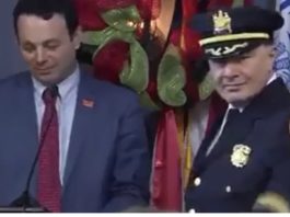 Američki načelnik policije odbio da se zakune Biblijom prilikom zakletve, tražio da donesu Kur'an