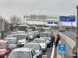 Autobus sa putnicima iz Sandžaka zarobljen na granici Austrije i Mađarske, kolona duga 20 km
