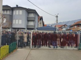 Preko šest stotina roditelja traži normalizaciju stanja u OŠ Avdo Međedović