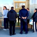 Komercijalne banke i “Intese” u Prijepolju su zaključana, a klijenti se puštaju naizmenično