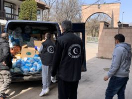 Mešihat IZ-e i CHR “Hajrat” podijelili pakete sa osnovnim namirnicama najugroženijim džematlijama u Kraljevu
