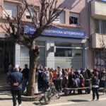Samo u Novom Pazaru – Krcati redovi ispred pošte (Video)