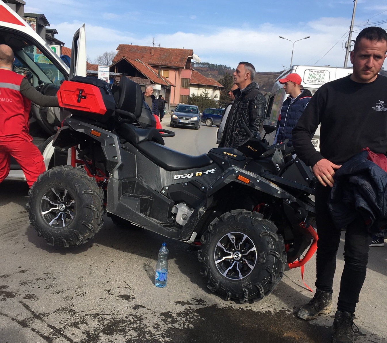 Udes u Novom Pazaru – Četvorotočkašem naletio na kombi pun djece