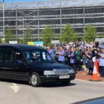 Engleska: Pogledajte veoma dirljiv oproštaj od muslimanskog doktora koji je umro od koronavirusa (Video)