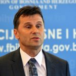 Novalić: Napravit ćemo radikalne rezove u administraciji, nedopustivo je smanjenje penzija