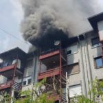 POŽAR U NOVOM PAZARU: Izgorio stan, tri oštećena, jedna osoba stradala