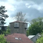 Sandžak Media i Hamza Škrijelj poklanjaju “Strijelu sudbine” humanim Bošnjacima Sandžaka i dijaspore