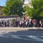 Potresan prizor iz Banja Luke: Građani u predugom redu čekaju hranu