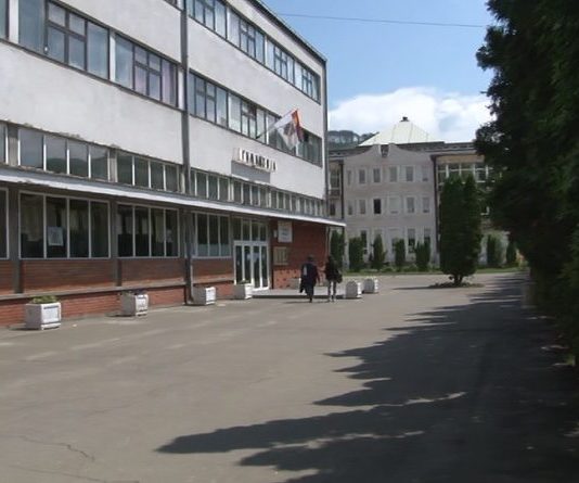 Maturanti osnovnih i srednjih škola ipak slave matursko veče