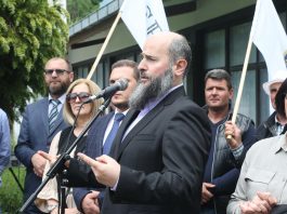 Zukorlić u Bijelim Vodama ispred zatvorene fabrike – Kada investicija dođe preko nas neće biti samo za slikanje, već da zaposli ljude