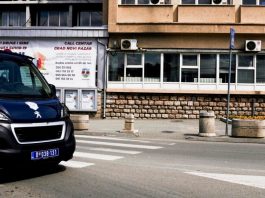 Uhapšena dva lica! Zatečeni kako pljačkaju kuću