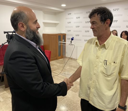 Roditelji ukradenih beba – Vjerujemo jedino Zukorliću