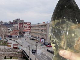 Građani Novog Pazara upozoravaju da voda iz česme bukvalno smrdi