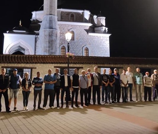 Srbi tokom noći oragnizirali straže kako bi čuvali džamije