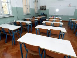 Gimnazija u Sjenici poštuje sve mjere zaštite, učenici poručuju, najbolje je kad smo u klupama