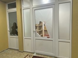 Vandalski čin u Tutinu – Izlomljena stakla na džamiji u Detanama