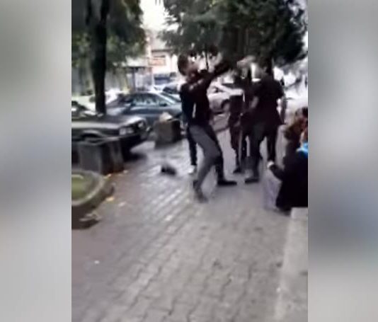 Bijelo Polje – Pretukli teško oboljelog mladića (VIDEO)