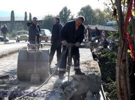 Nastavljena rekonstrukcija mosta u Kolovratu – U toku zamena cevovoda oštećenog tokom radova