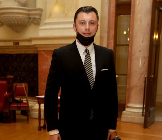 Formirana nova poslanička grupa u Skupštini Srbije, predsjednik Samir Tandir