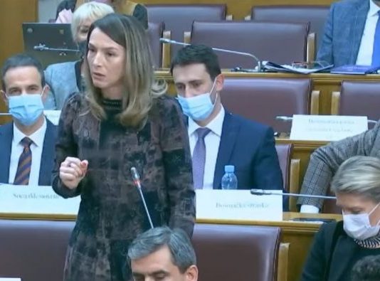 Crna Gora: Kenana Strujić-Harbić oštro odgovorila na negiranje genocida u Srebrenici
