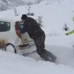 Okovana sela na Pešteru, nema struje već treći dan, poslata pomoć