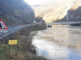 Automobil sleteo u rijeku Bistricu; tri osobe iz Sjenice povrijeđene