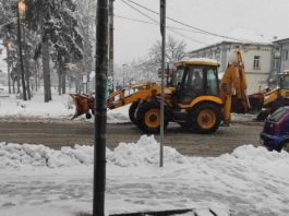 GLAVNI PUTNI PRAVCI NA PEŠTERI PROHODNI: Tri sela bez struje, situaciju otežavaju gusta magla i ledena kiša
