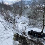 Prijepolje – U prevrtanju automobila povrijeđeni žena i dijete