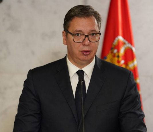 Vučić: U maju i novembru po 30 evra punoletnima, penzionerima još 50 evra