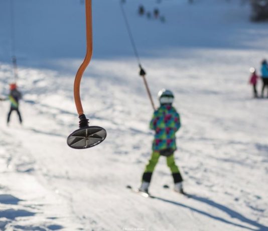 Prijepolje / Devojčica kojoj se šal zakačio za lift nije životno ugrožena