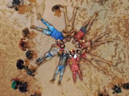 Sirija: Djeca u blatnjavom izbjegličkom kampu Ebu Fida u Idlibu