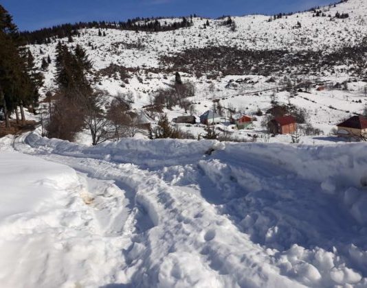 Petnjica: Do Vrsajki samo sa lancima