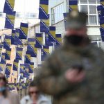 Ulice Sarajeva ukrašavaju se plavo-žutim zastavicama pred Dan nezavisnosti