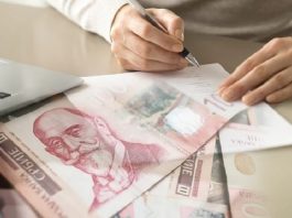 Prvih 16.000 stiže 8. aprila radnici će potom dobiti još 32.000 dinara, a onda stiže i 30 evra