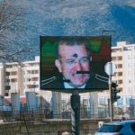 U Mostaru razbijen displej sa porukama podrške generalu Armije RBiH Atifu Dudakoviću
