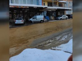 INCIDENT USLIJED URUŠAVANJA TUNELA – Pukla brana, rijeka tekla ulicama Rožaja (Video)