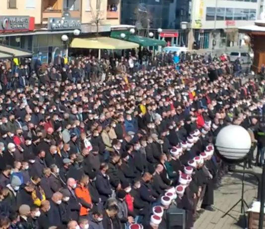 Klanjanja dženaza Rafetu Husoviću
