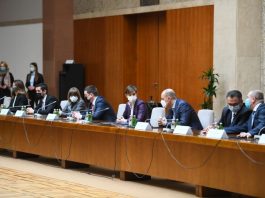 Nema ništa od otvaranja kafića, sve mjere ostaju na snazi: Krizni štab odložen